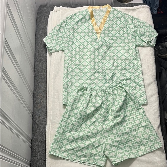 Other - Green Checkered Spa Set